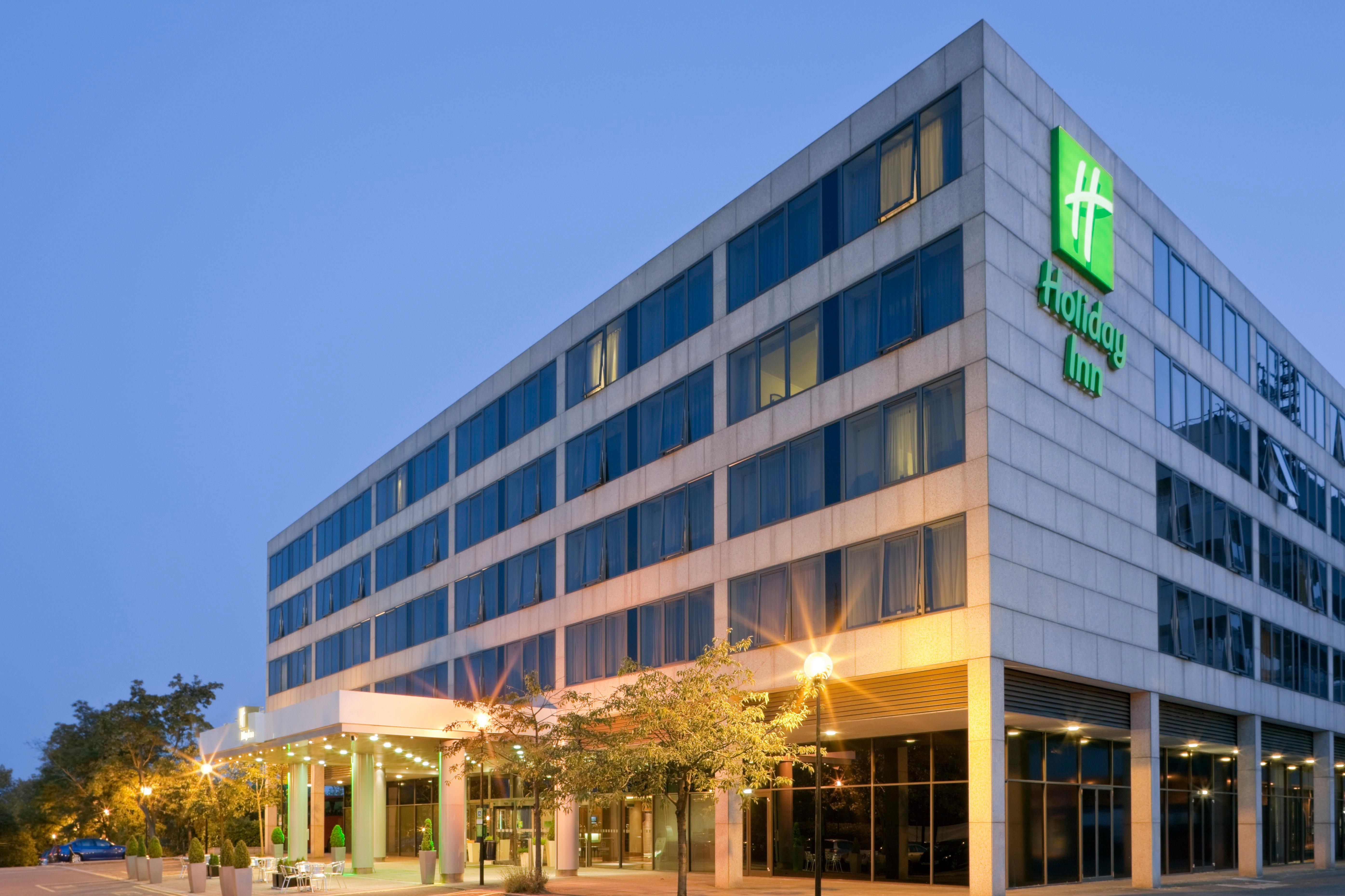 Holiday Inn Milton Keynes Central By Ihg Exterior foto