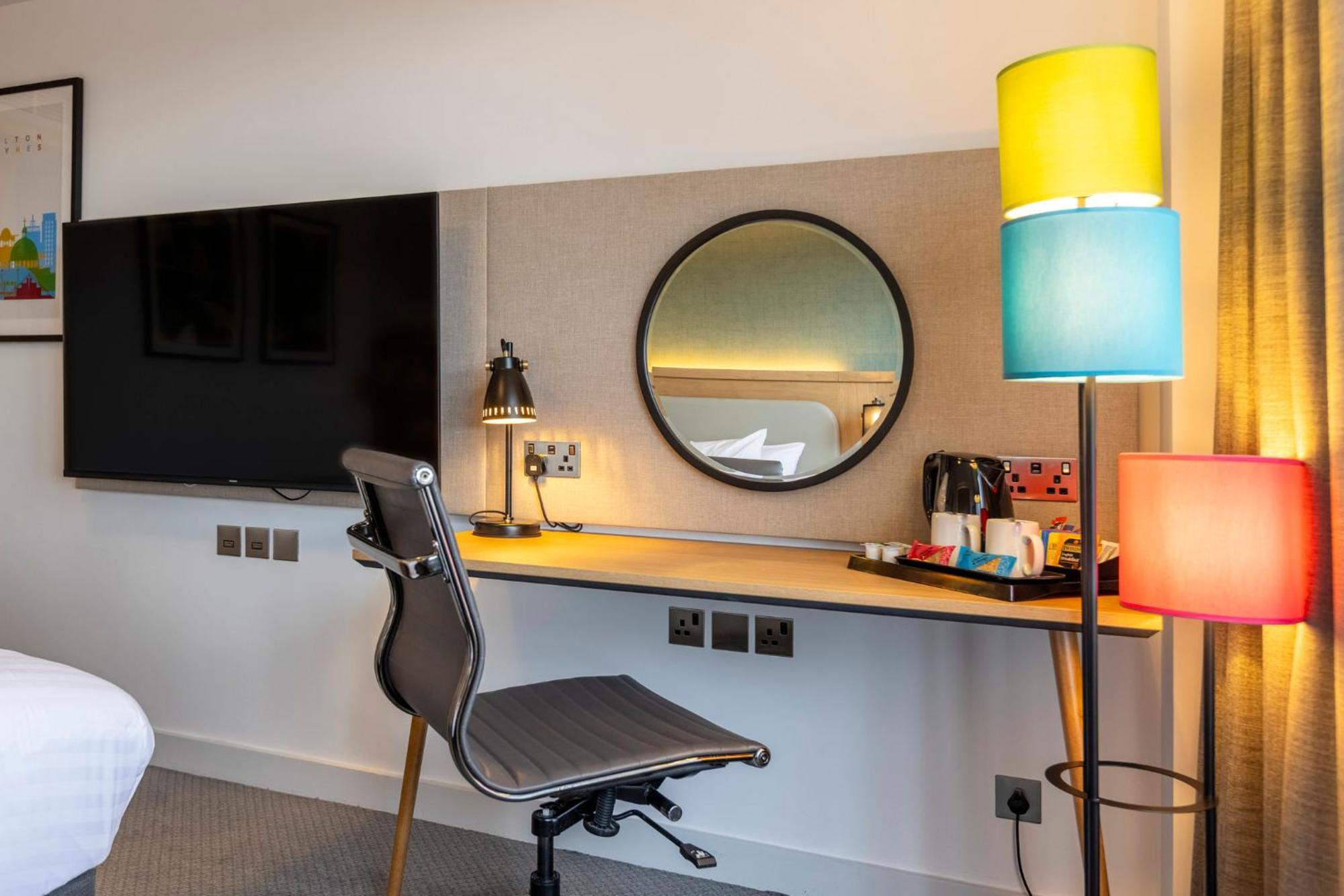Holiday Inn Milton Keynes Central By Ihg Exterior foto