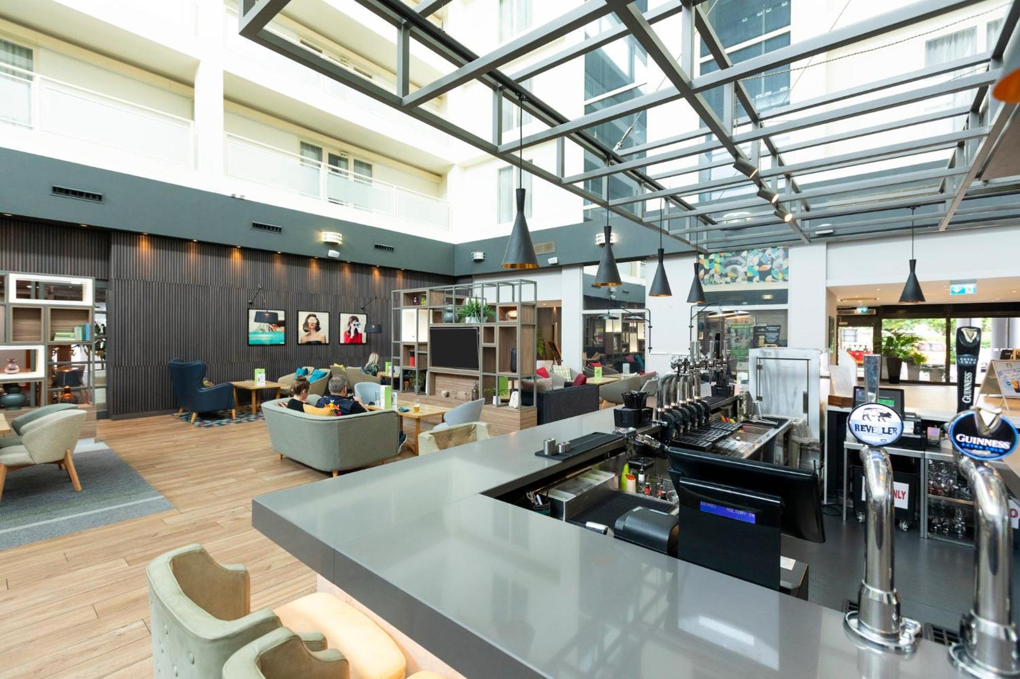 Holiday Inn Milton Keynes Central By Ihg Exterior foto