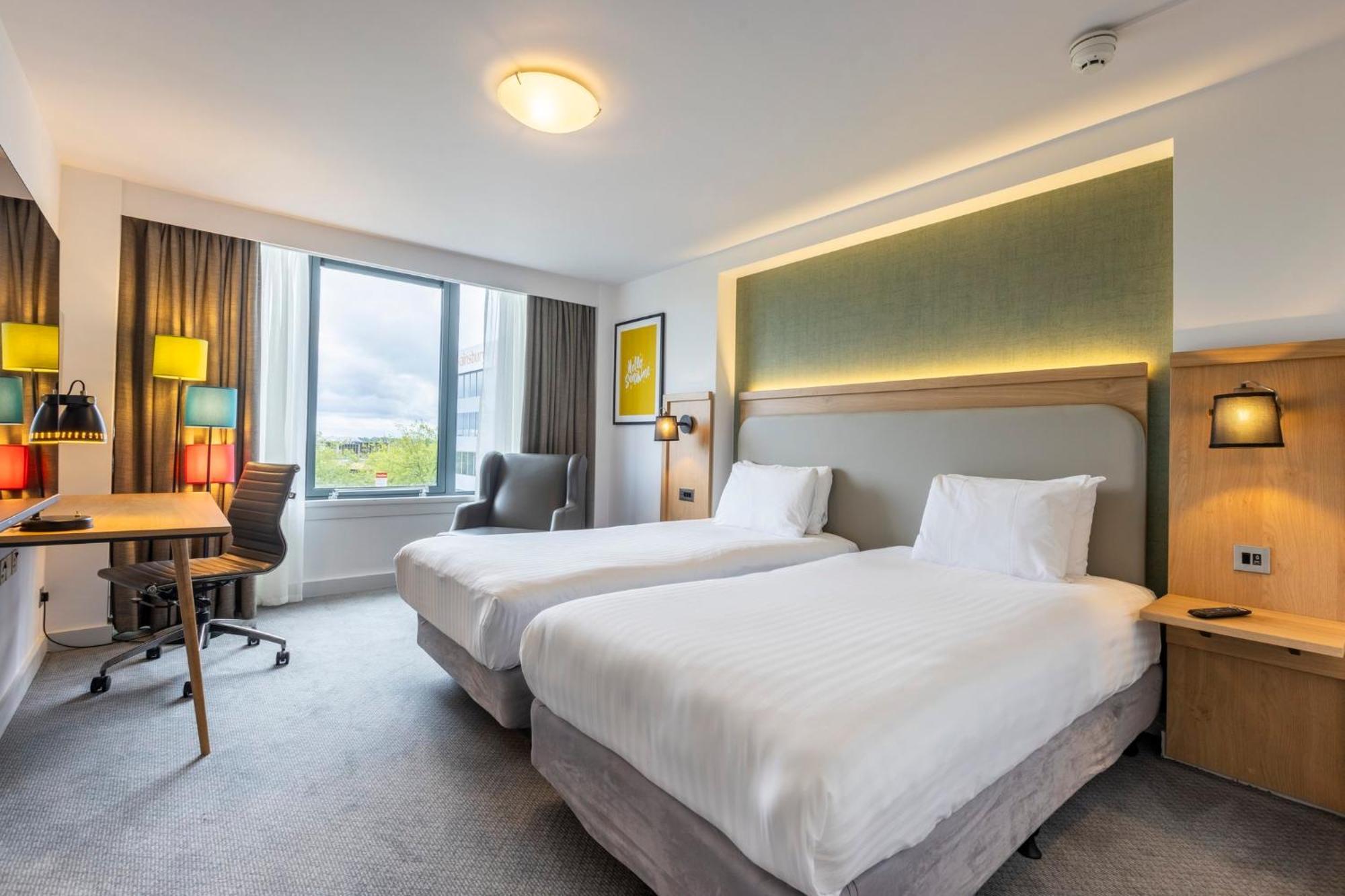 Holiday Inn Milton Keynes Central By Ihg Exterior foto