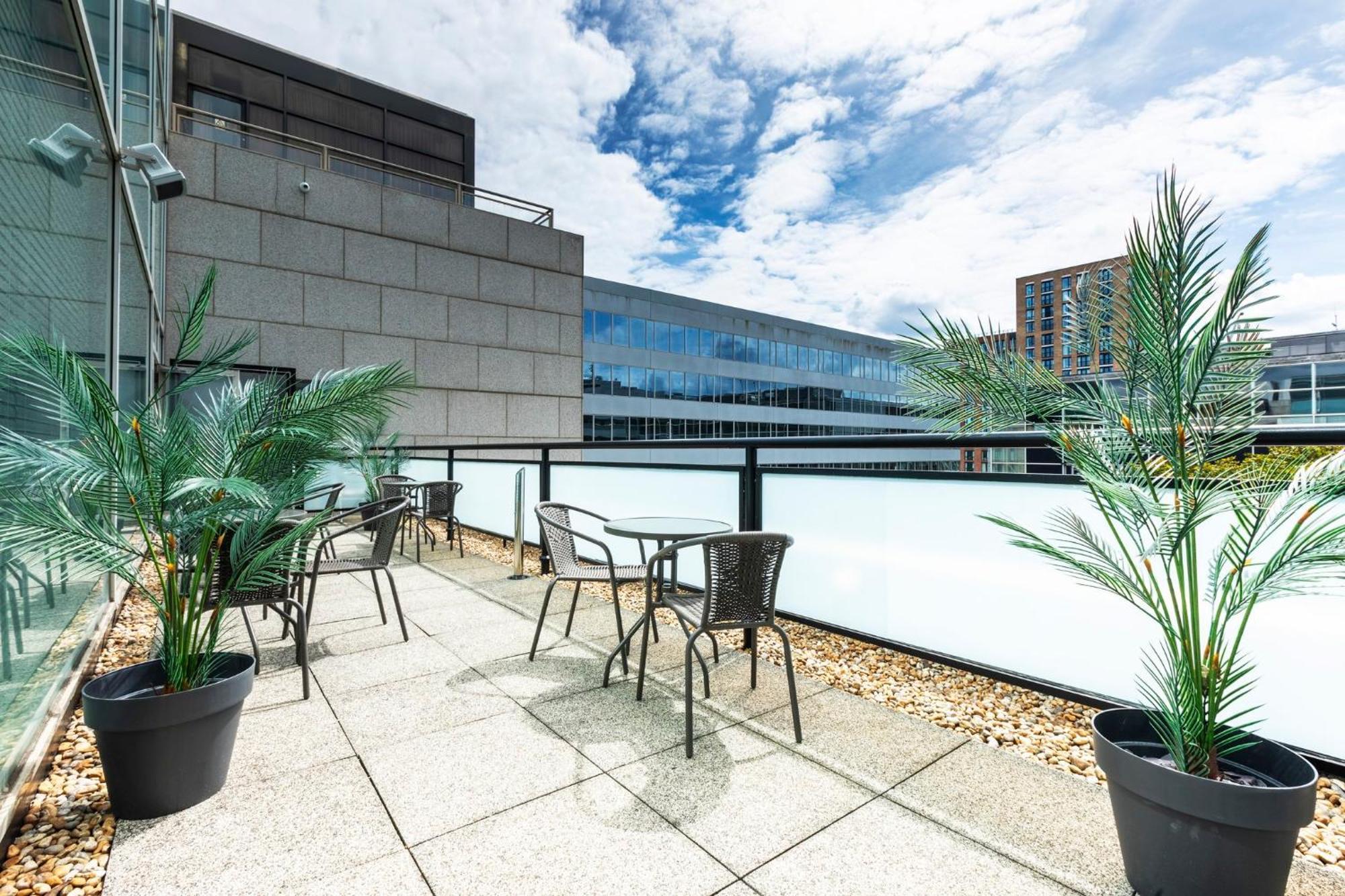 Holiday Inn Milton Keynes Central By Ihg Exterior foto
