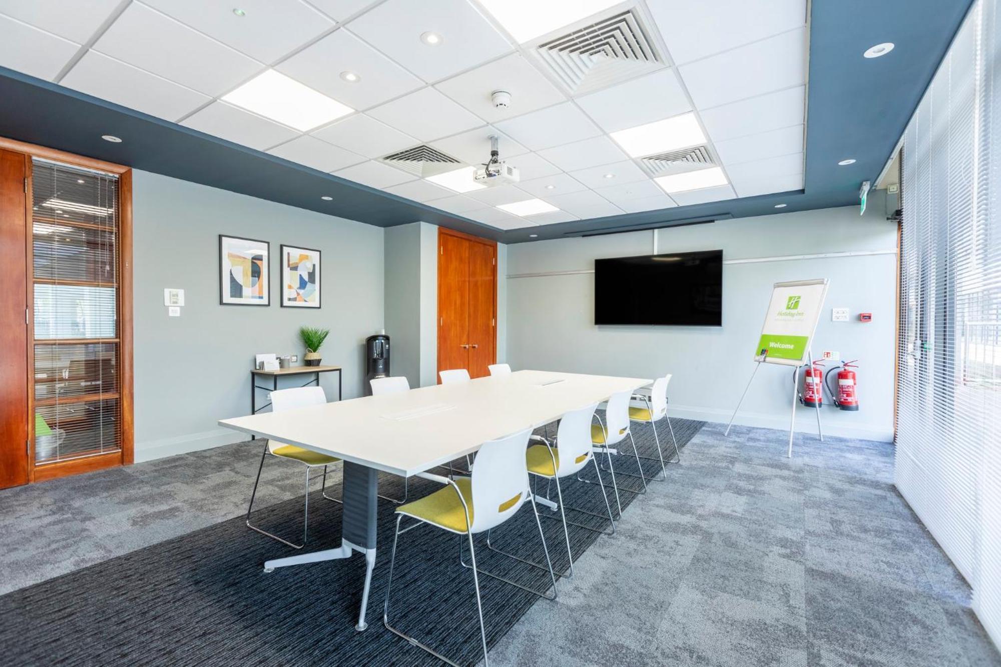 Holiday Inn Milton Keynes Central By Ihg Exterior foto