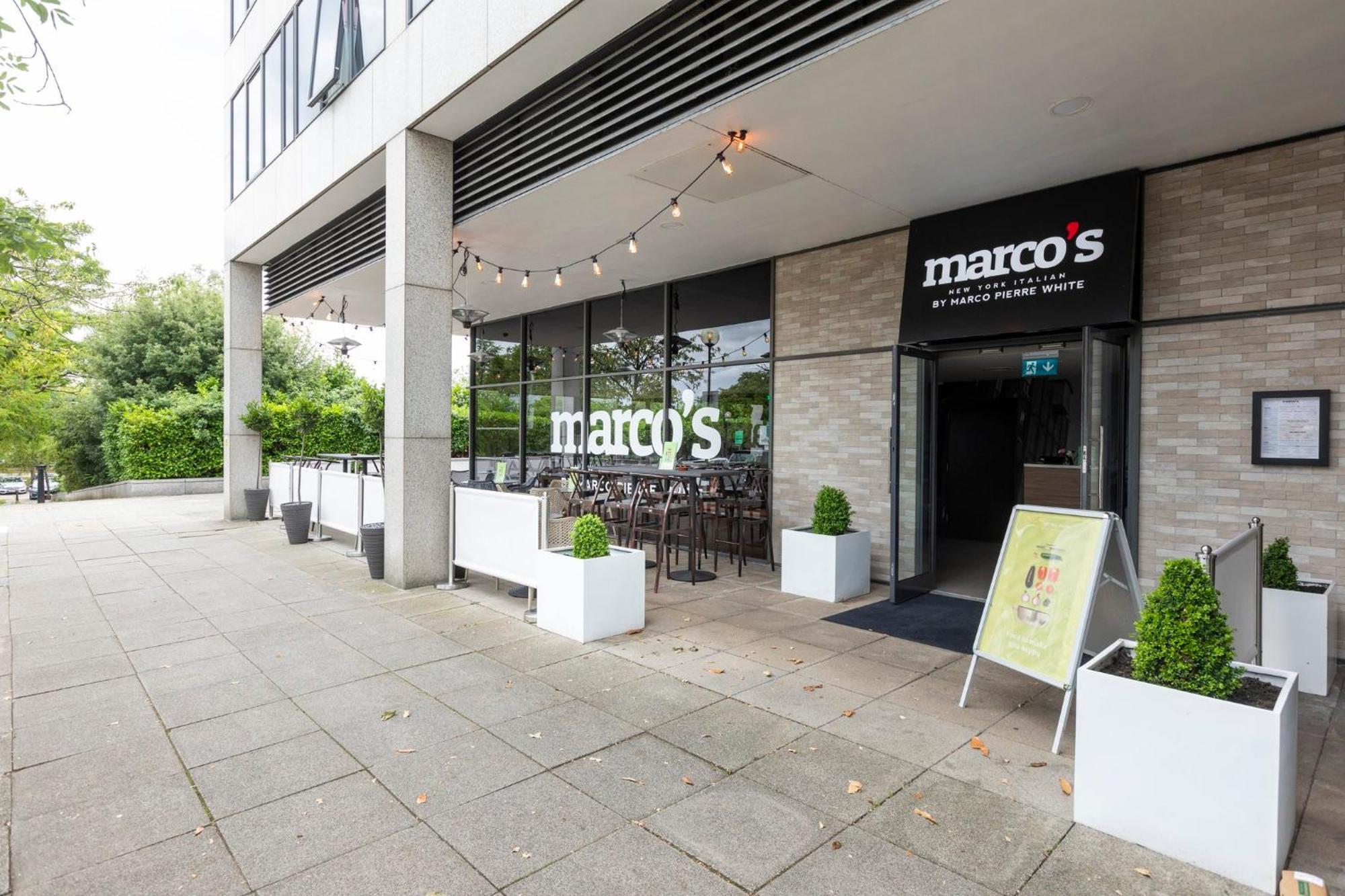 Holiday Inn Milton Keynes Central By Ihg Exterior foto