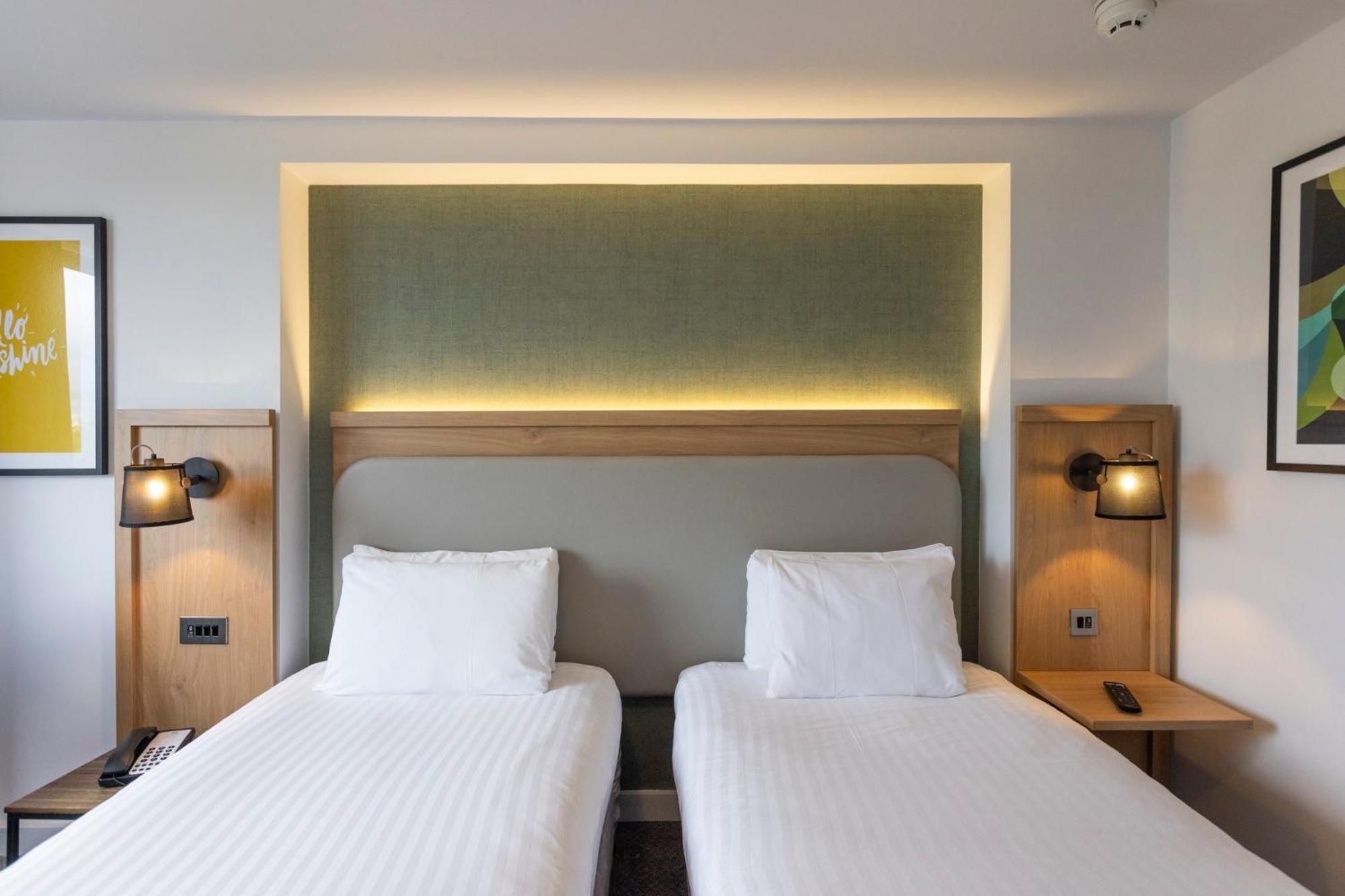 Holiday Inn Milton Keynes Central By Ihg Exterior foto
